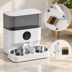 Vetsuno AutoFeed Duo feeder with power adapter and three AA backup batteries